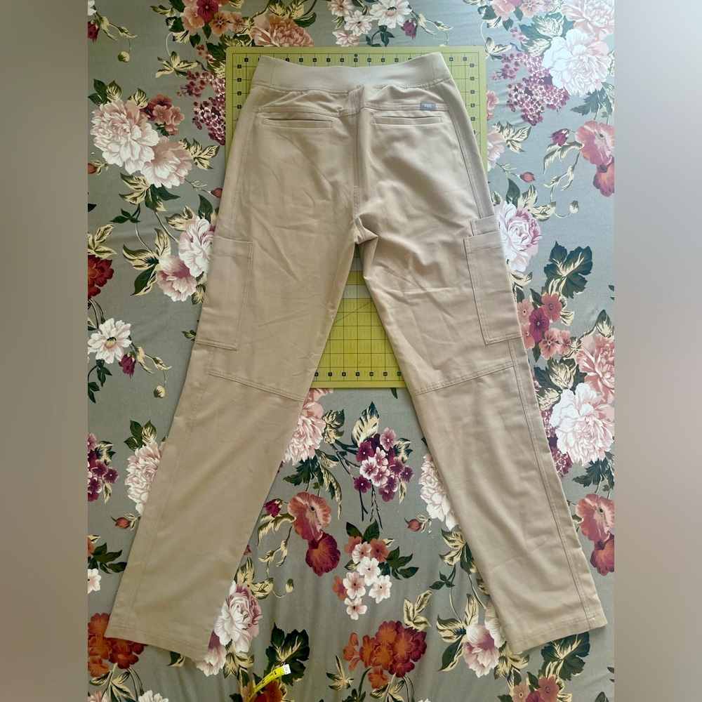 Figs Scrub Cargo Pants in Boulder - XS/T